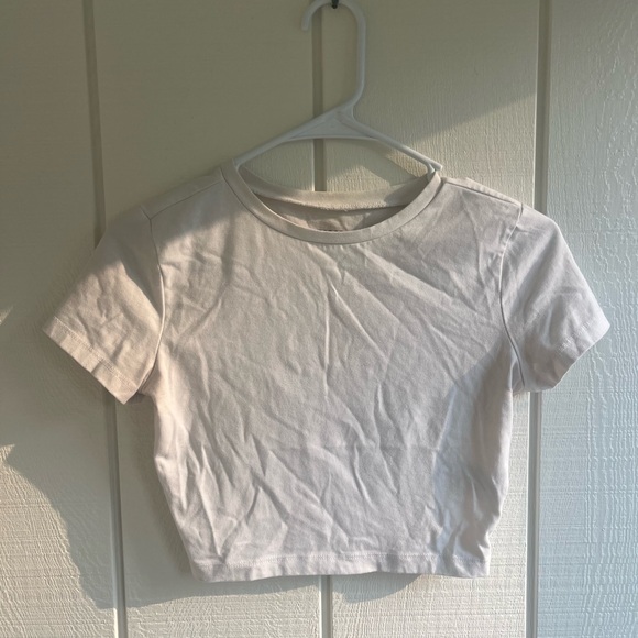 wild fable Tops - Wild Fable White Cropped Short Sleeve Tee